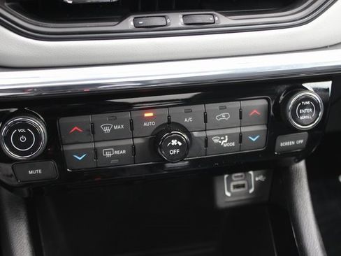 Used 2022 Jeep Compass Limited w/ Sun and Sound Group image 8