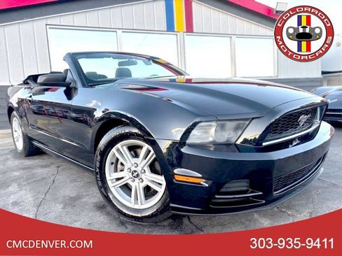 Used 2014 Ford Mustang Convertible image 1