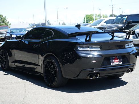 Used 2018 Chevrolet Camaro SS RWD image 3