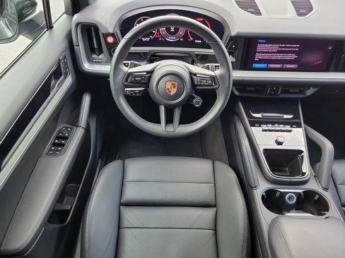 Certified 2025 Porsche Cayenne AWD/4WD image 21