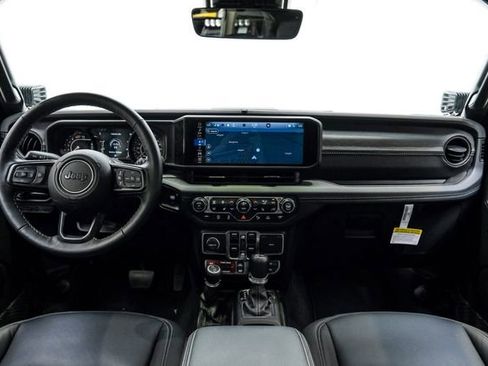 Used 2024 Jeep Wrangler Unlimited Rubicon w/ Technology Group AWD/4WD image 16