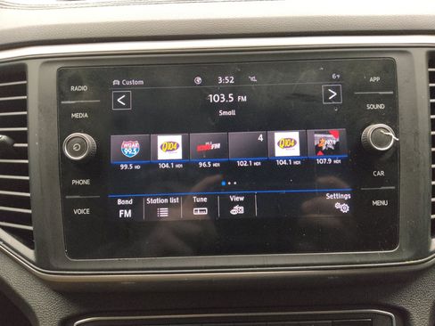 Used 2020 Volkswagen Atlas Cross Sport SE w/ Towing Package image 25