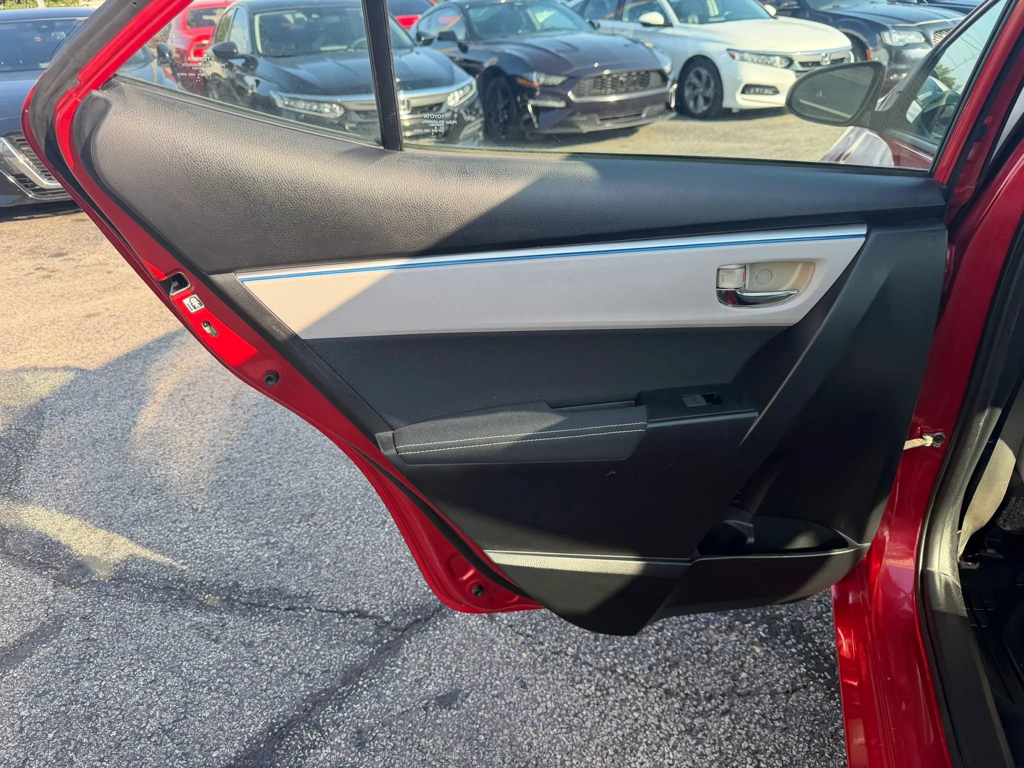 Used 2015 Toyota Corolla LE FWD image 16