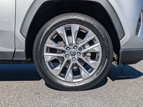 Used 2021 Toyota RAV4 XLE Premium image 10