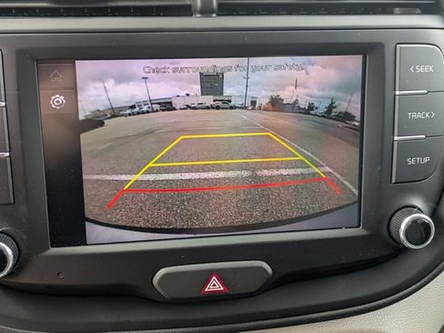 Used 2025 Kia Soul LX w/ LX Technology Package FWD image 14