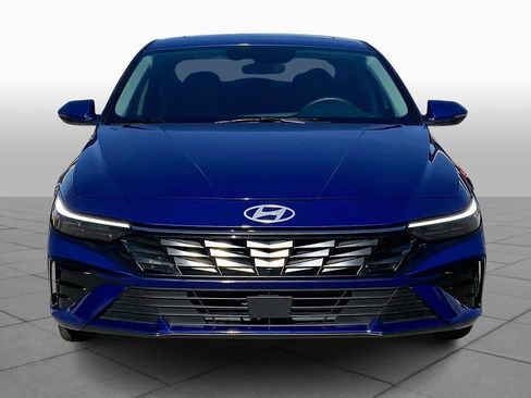 Used 2025 Hyundai Elantra Limited image 4