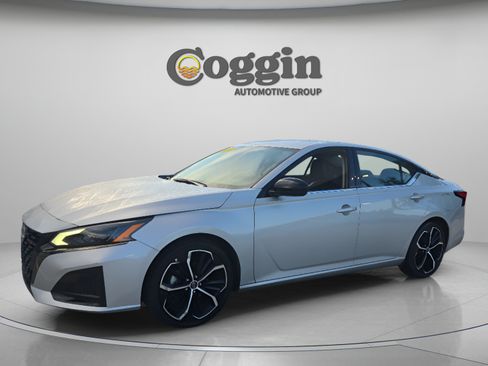 Used 2024 Nissan Altima 2.5 SR FWD image 1