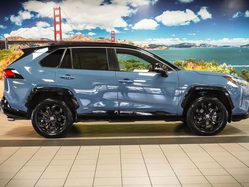 Used 2022 Toyota RAV4 XSE AWD/4WD image 5