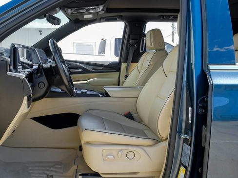 Used 2021 Cadillac Escalade Premium Luxury w/ Driver Assist Tech Package AWD/4WD image 5