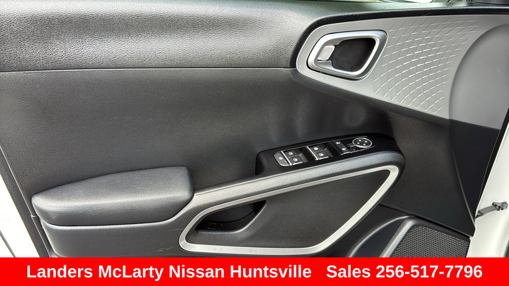 Used 2025 Kia Soul LX FWD image 22