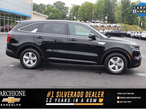 Used 2022 Kia Sorento LX image 1