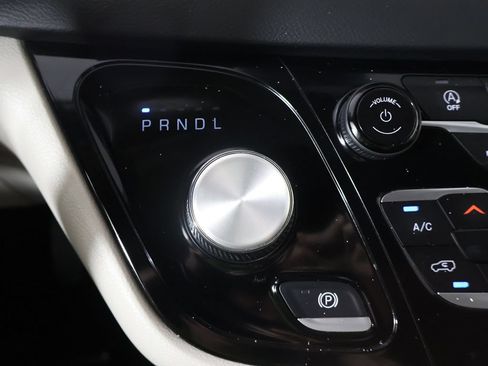 Used 2023 Chrysler Voyager LX FWD image 43