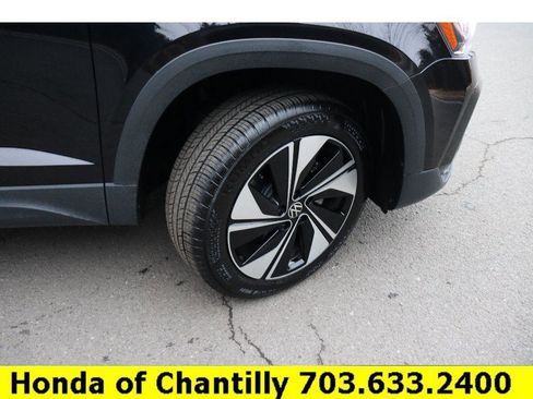 Used 2024 Volkswagen Taos SE image 32