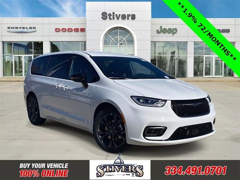 New 2026 Chrysler Pacifica Select image 1