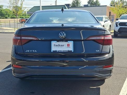 Used 2024 Volkswagen Jetta SE FWD image 5