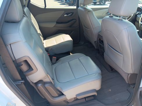 Used 2020 Chevrolet Traverse LT w/ LT Premium Package FWD image 18