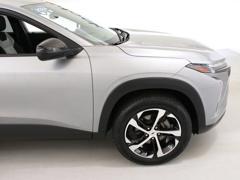 Used 2024 Chevrolet Trax RS w/ Sunroof Package FWD image 12