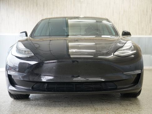 Used 2019 Tesla Model 3 Mid Range image 3