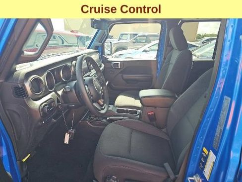 Used 2023 Jeep Wrangler Unlimited w/ Cold Weather Group AWD/4WD image 10