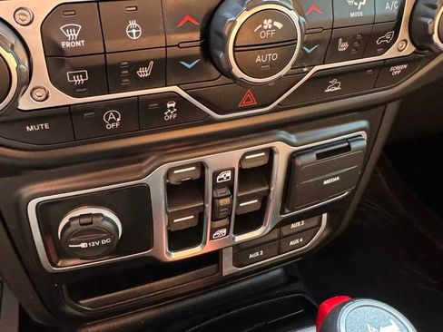 Used 2021 Jeep Wrangler Unlimited Sahara AWD/4WD image 19