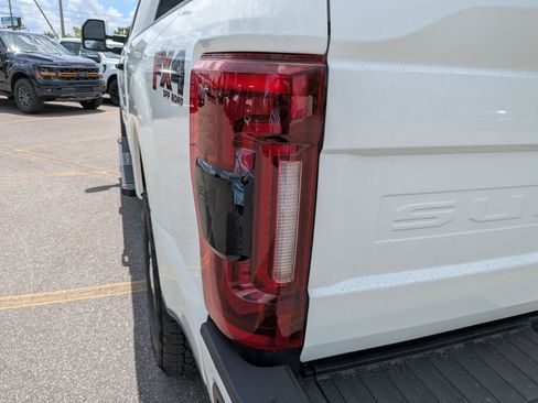 Used 2021 Ford F250 Lariat w/ Lariat Ultimate Package AWD/4WD image 12