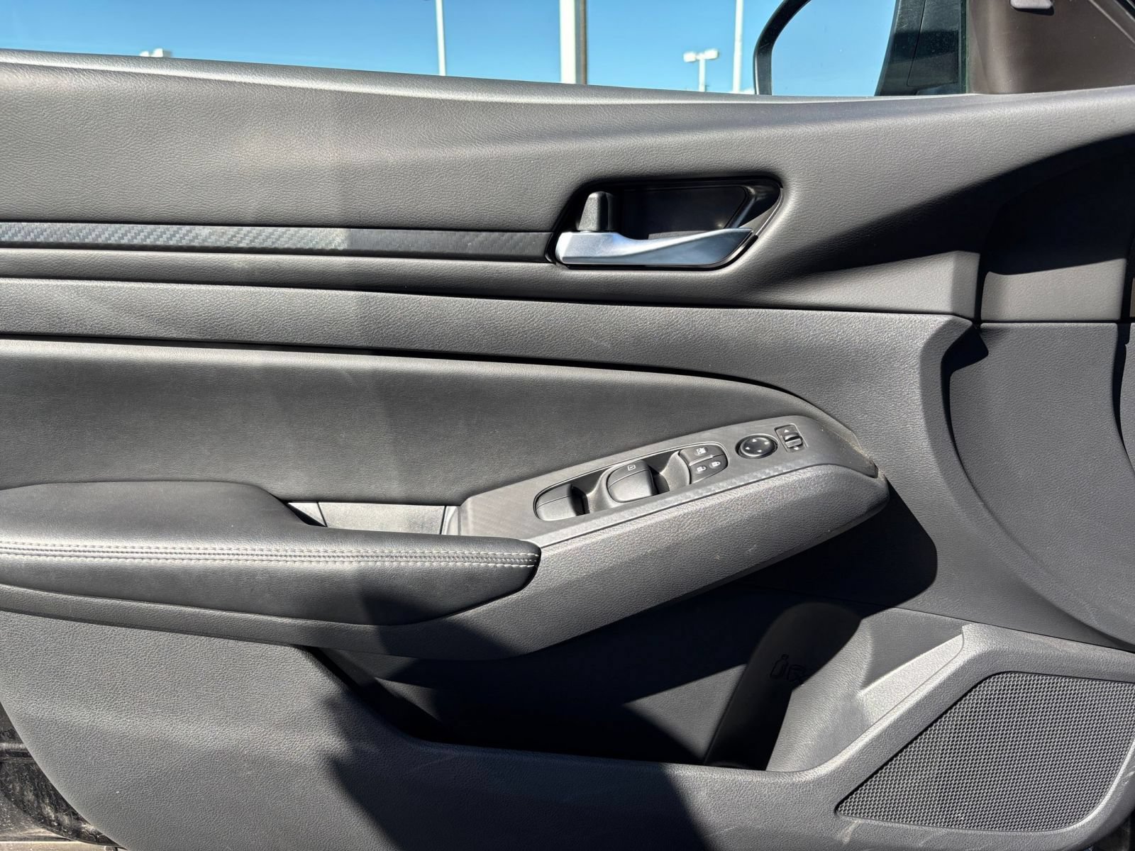 Used 2025 Nissan Altima 2.5 SV FWD image 18