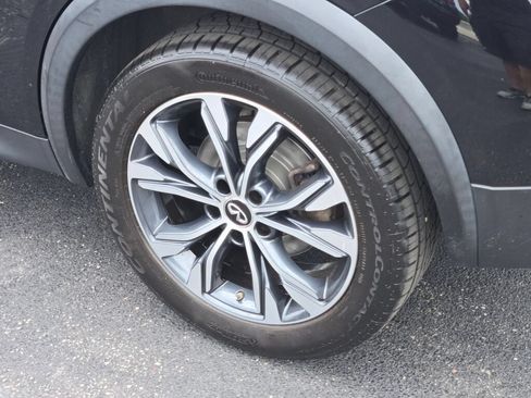 Used 2018 INFINITI QX30 Premium w/ Navigation Package AWD/4WD image 11