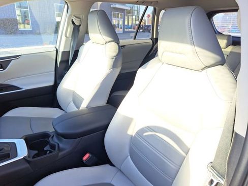 Used 2021 Toyota RAV4 XLE Premium AWD/4WD image 6