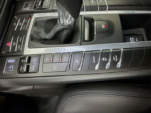 Used 2021 Porsche Macan image 17