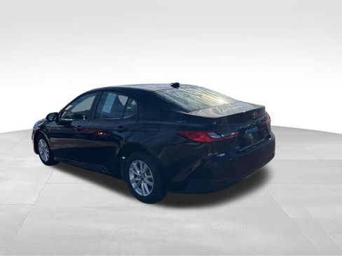 Used 2025 Toyota Camry LE image 6