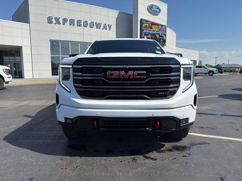 Used 2025 GMC Sierra 1500 AT4 w/ AT4 Premium Package AWD/4WD image 3