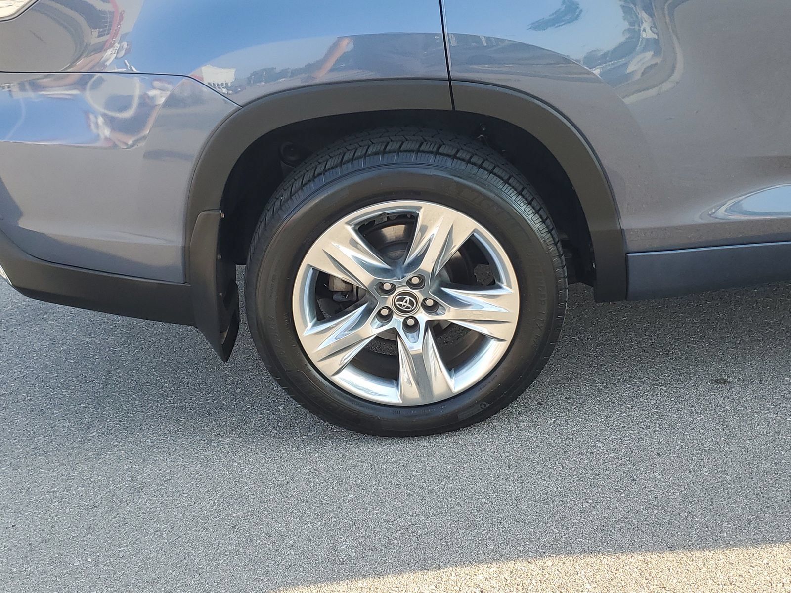 Used 2018 Toyota Highlander Limited AWD/4WD image 5