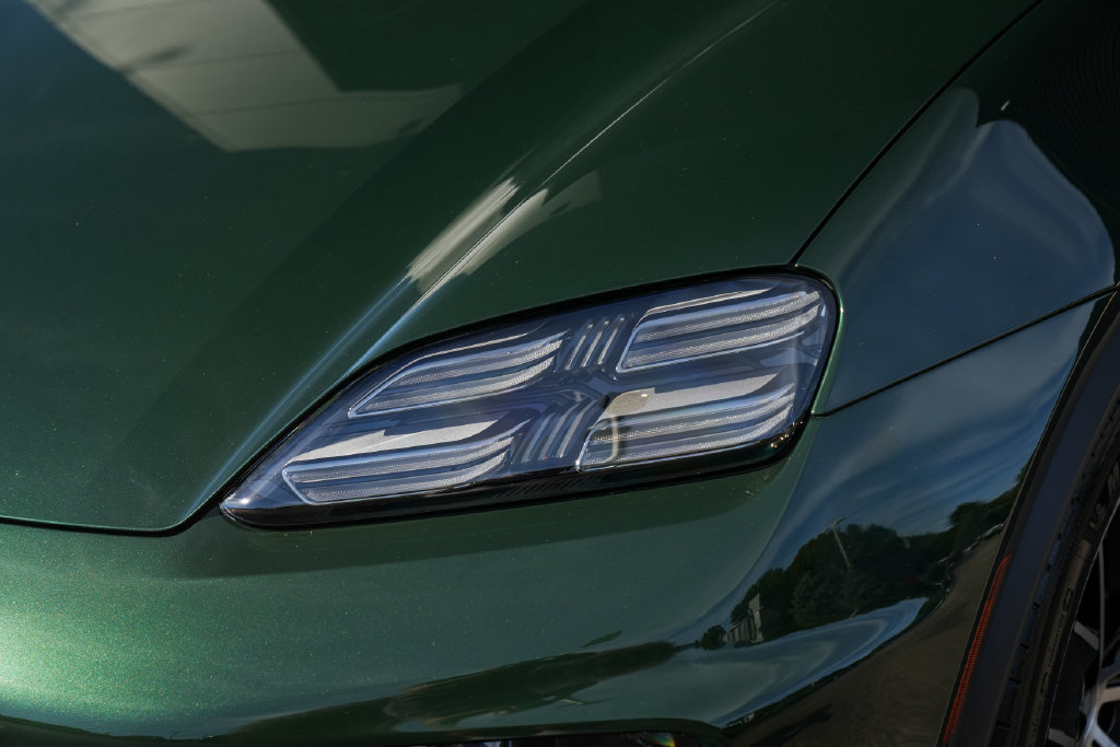 Certified 2026 Porsche Macan 4 Electric AWD/4WD image 7