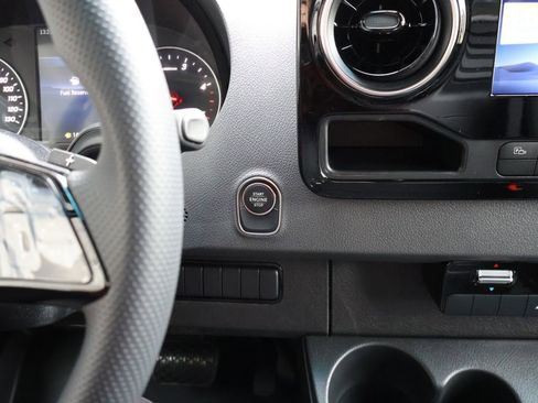 New 2026 Mercedes-Benz C 300 4MATIC Sedan image 32