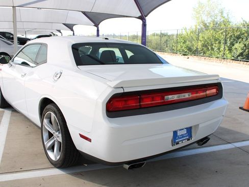 Used 2014 Dodge Challenger R/T RWD image 3