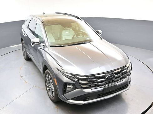 Certified 2025 Hyundai Tucson Limited AWD/4WD image 43