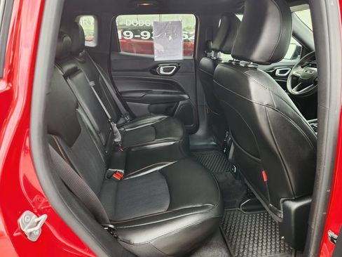Used 2023 Jeep Compass Trailhawk w/ Trailhawk Convenience Group AWD/4WD image 12