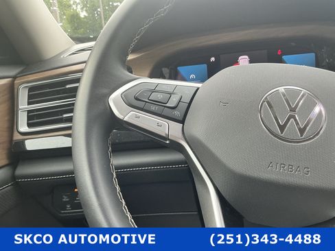 Used 2025 Volkswagen Atlas SE FWD image 19