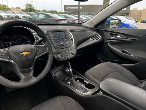 Used 2018 Chevrolet Malibu LS FWD image 11