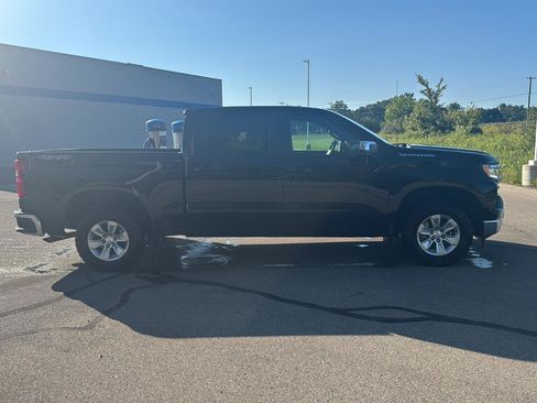 Used 2022 Chevrolet Silverado 1500 LT AWD/4WD image 6