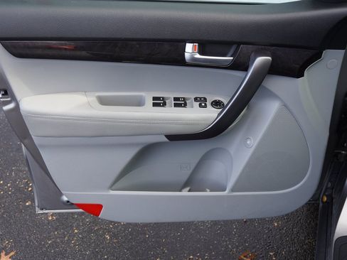 Used 2014 Kia Sorento LX image 8