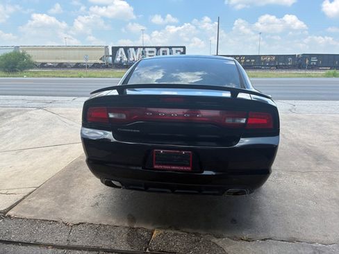 Used 2012 Dodge Charger SE RWD image 12