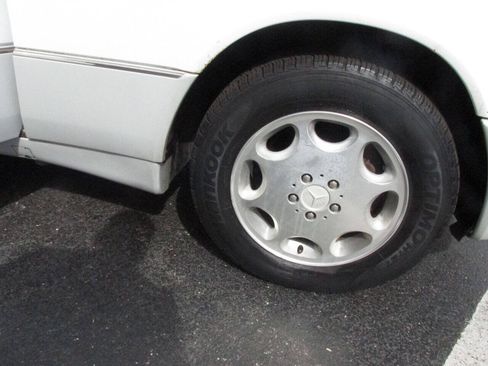 Used 1992 Mercedes-Benz 400 E image 17