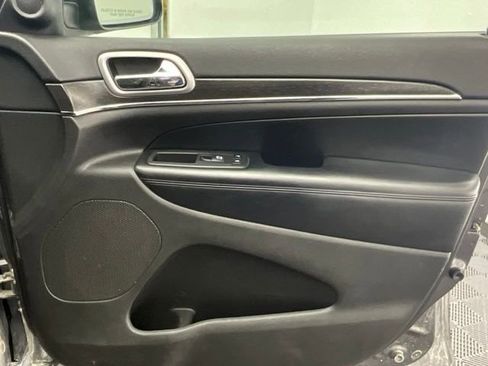 Used 2018 Jeep Grand Cherokee Limited image 13