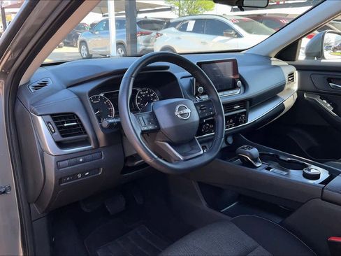 Used 2025 Nissan Rogue SV AWD/4WD image 16