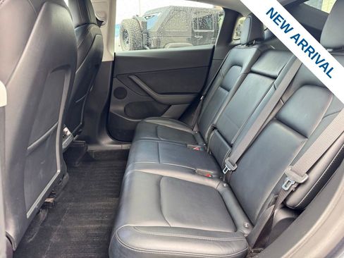 Used 2022 Tesla Model Y Long Range AWD/4WD image 15