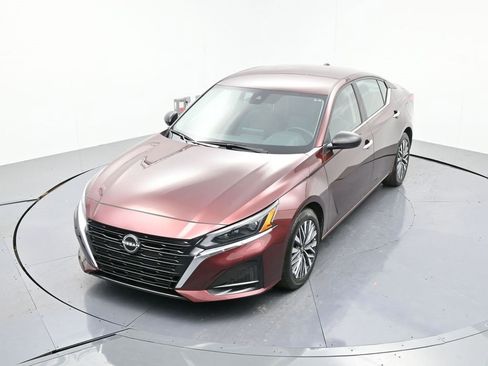 Used 2024 Nissan Altima 2.5 SV image 18