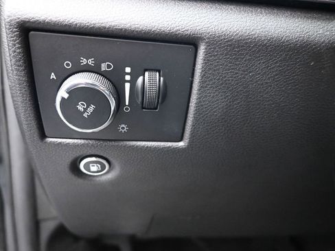 Used 2019 Jeep Grand Cherokee Limited image 15