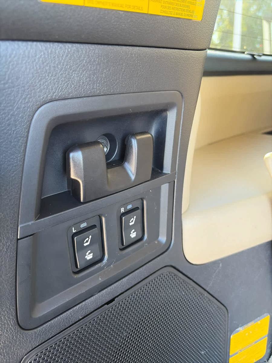 Used 2012 Toyota Sequoia Platinum AWD/4WD image 31