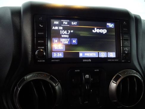 Used 2018 Jeep Wrangler Unlimited Sahara image 10